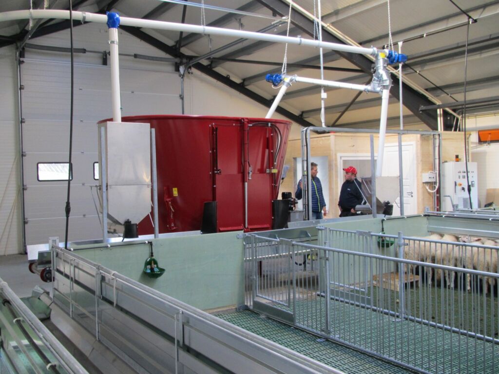 Nytt sauefjøs i stål og sandwich på Skreia