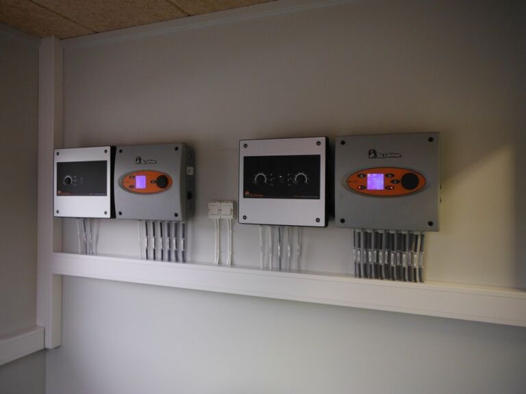 1698b847c2e4fe98c05adcdc9d420590.jpg Ventilasjonsstyring i grisehus