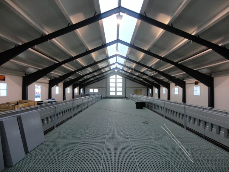 Flott sauefjøs i massivtre i Rendalen