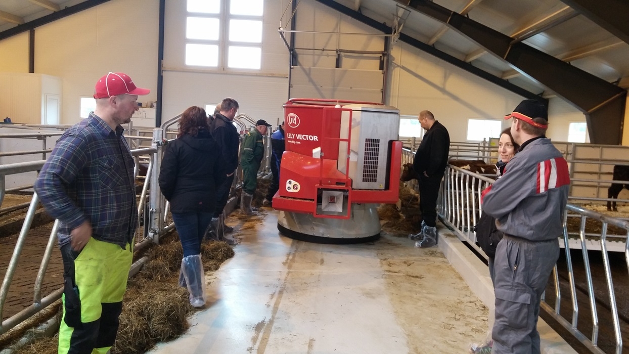 Topp moderne melkekufjøs hos Olstad Mjølk og Kjøtt