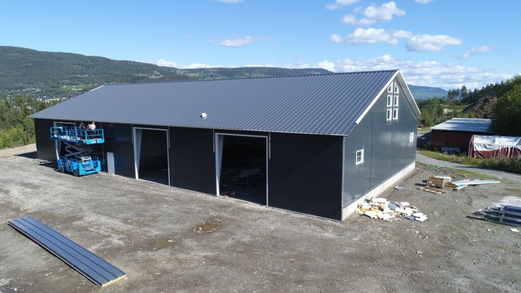 Vi leverer alle typer lagerbygg, redskapshus og industribygg Vi leverer alle typer lagerbygg, redskapshus og industribygg