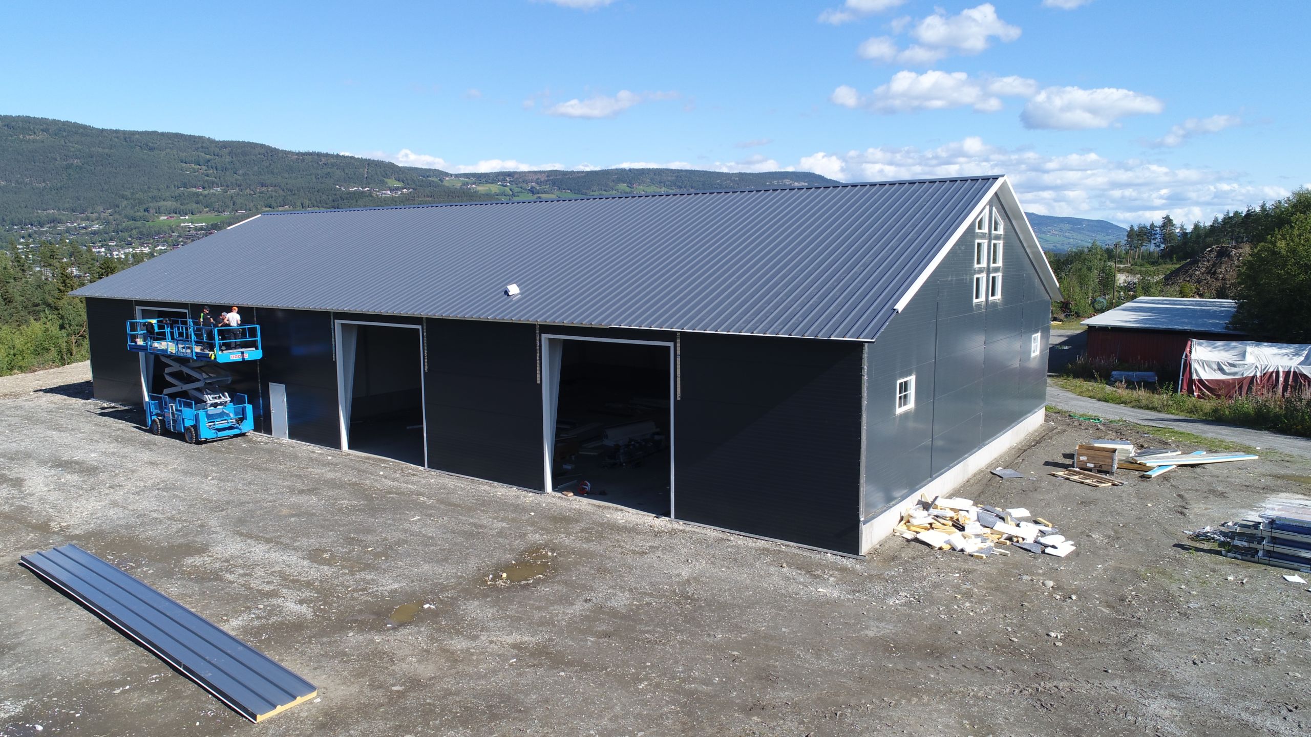 Vi leverer alle typer lagerbygg, redskapshus og industribygg