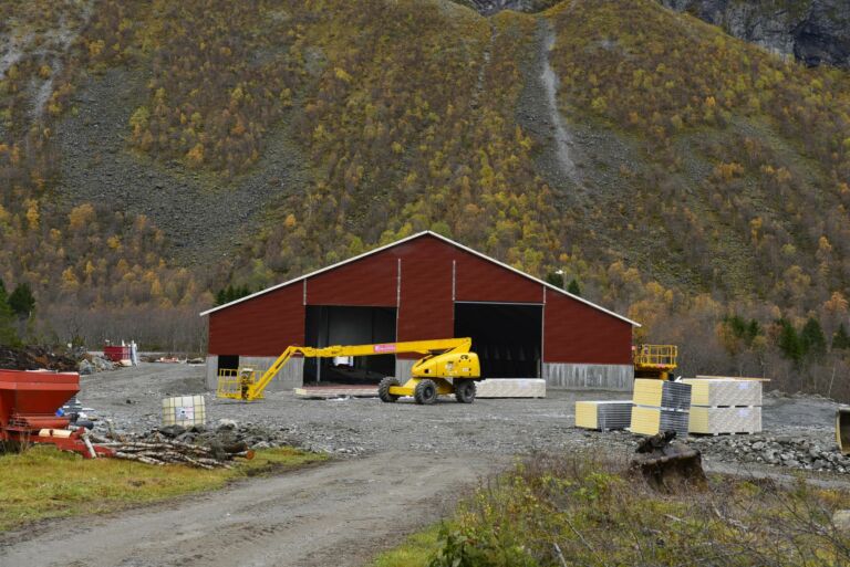 Nytt frittstående melkefjøs i Hellesylt