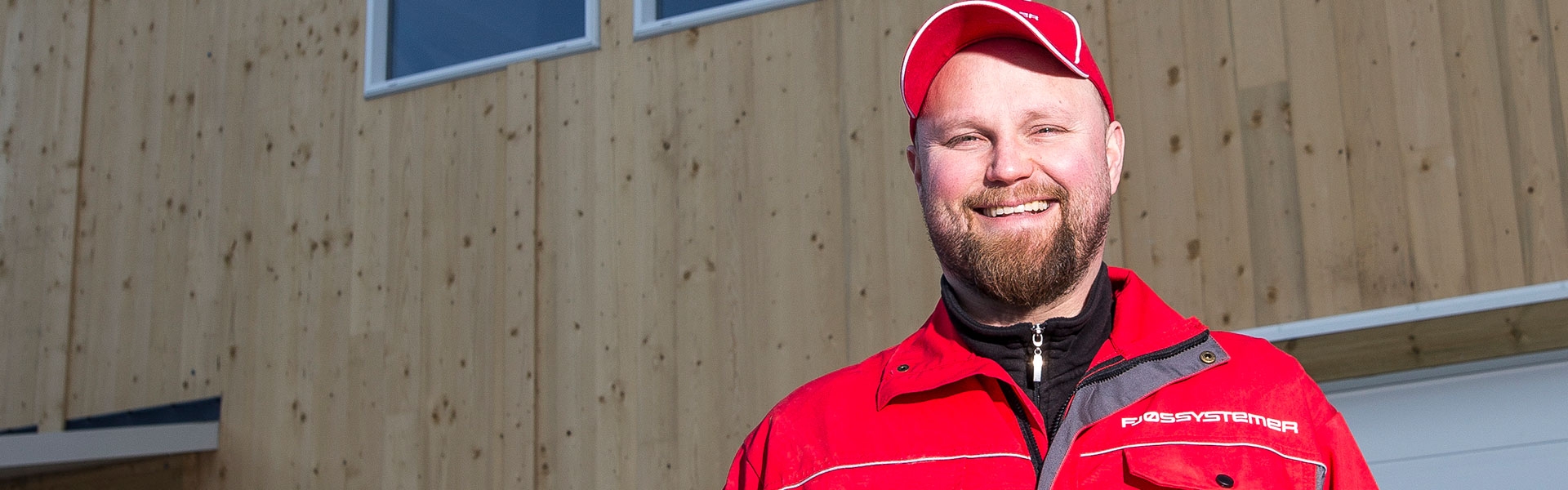 Fjøs i massivtre med naturlig ventilasjon