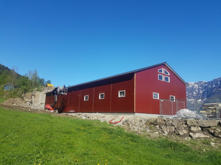 ef8bd3de49a270d49d40baf602fbfad5.jpg Redskapshus i Høyheimsvik