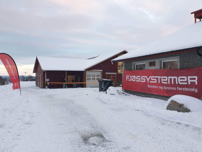 Åpning av nytt fjøs hos Oksjale Samdrift Åpning av nytt fjøs hos Oksjale Samdrift
