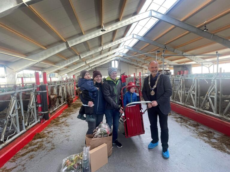 Åpning av nytt fjøs Åpning av nytt fjøs