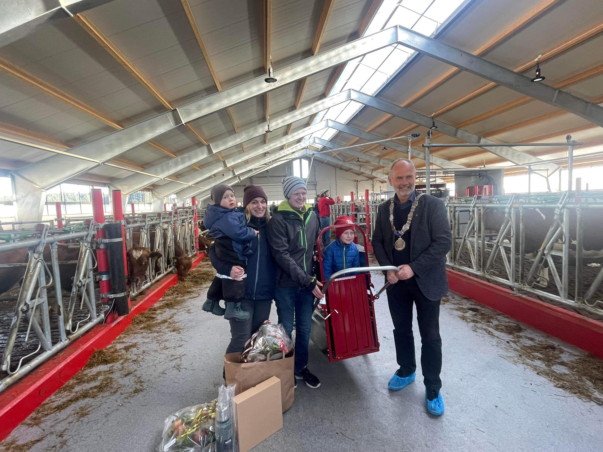 Åpning av nytt fjøs