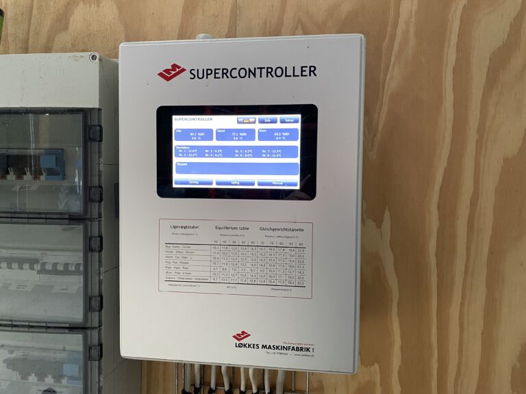 Styresystem for plantørker