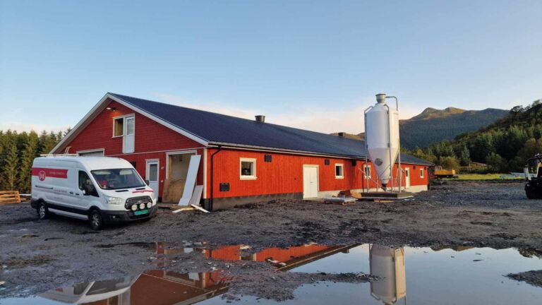 Nytt melkekufjøs i Engavågen, Nordland Nytt melkekufjøs i Engavågen, Nordland