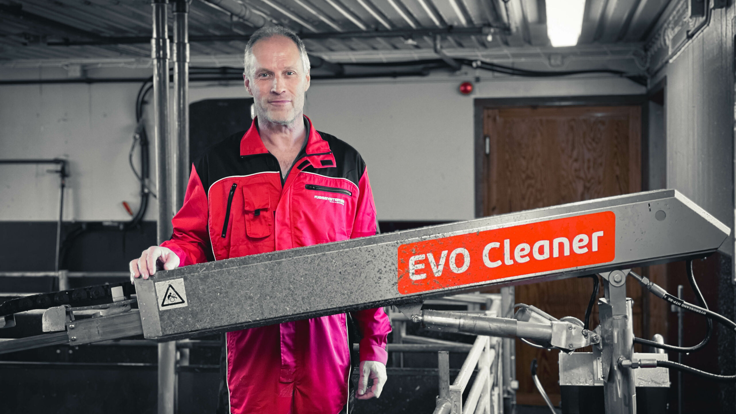 EVO Cleaner vaskerobot tar fjøsvasken