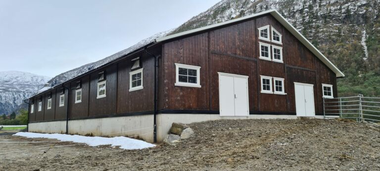 392877996_715670720588301_7652226551809314876_n Nytt massivtre-fjøs på Gjøra