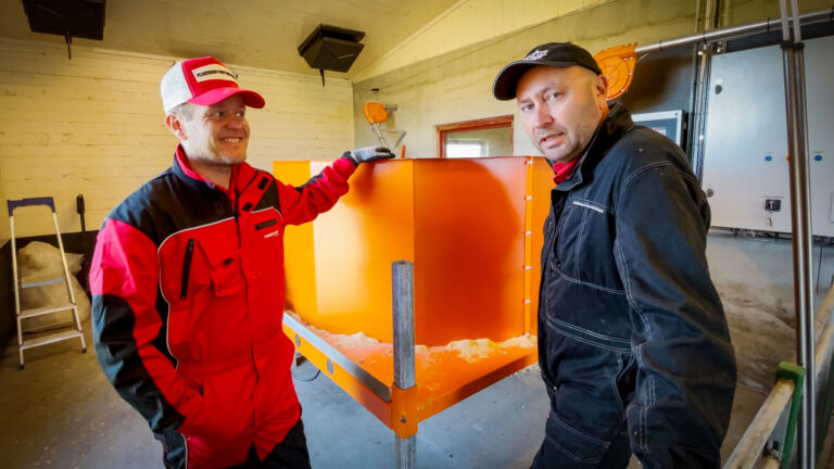 Automatisk tildeling av strø med Big Dutchman Automatisk tildeling av strø med Big Dutchman