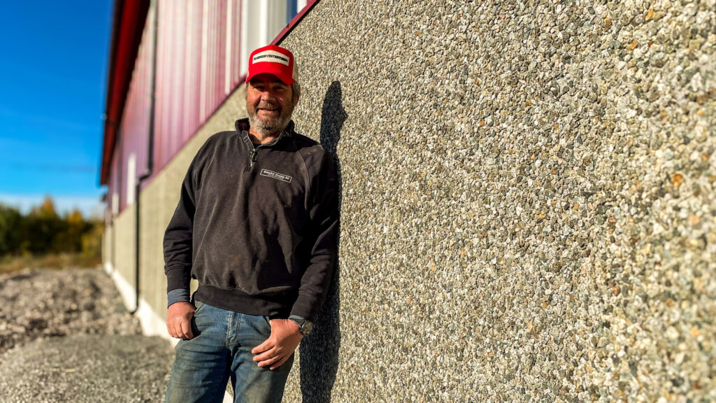 Stålhall tilkoblet gammel låve Stålhall tilkoblet gammel låve