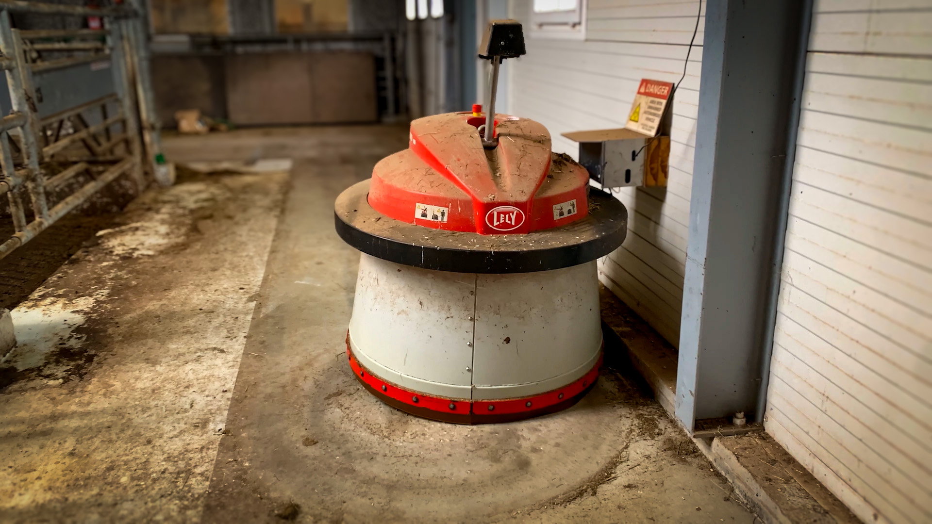 Kampanje: Lely Juno – automatisk fôrskyving