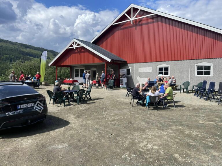 Fjøsåpning i Auggedalen Fjøsåpning i Auggedalen