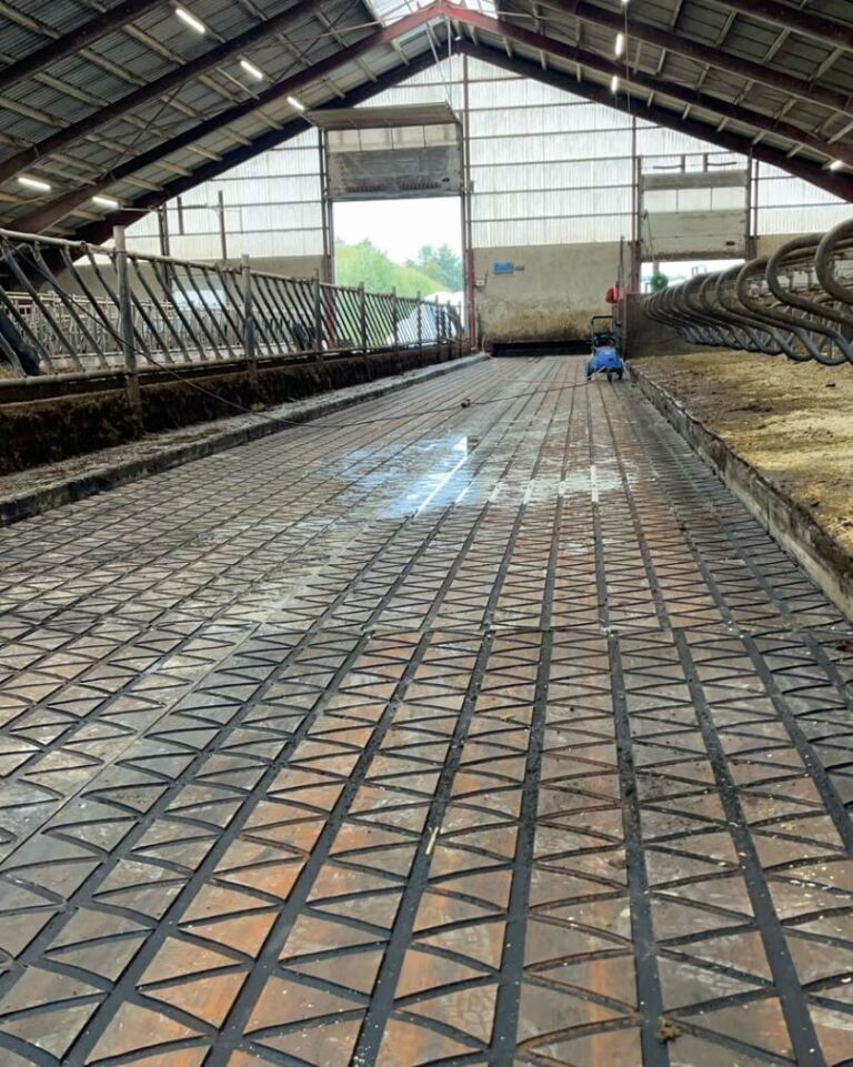 Første installasjon av ZIG ZAG gummimatte i Norge Første installasjon av ZIG ZAG gummimatte i Norge