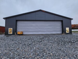 Flyhangar i Rørvik, Fjøssystemer Bygg