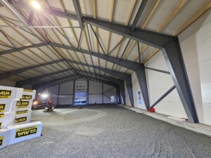 Flyhangar i Rørvik, Fjøssystemer Bygg