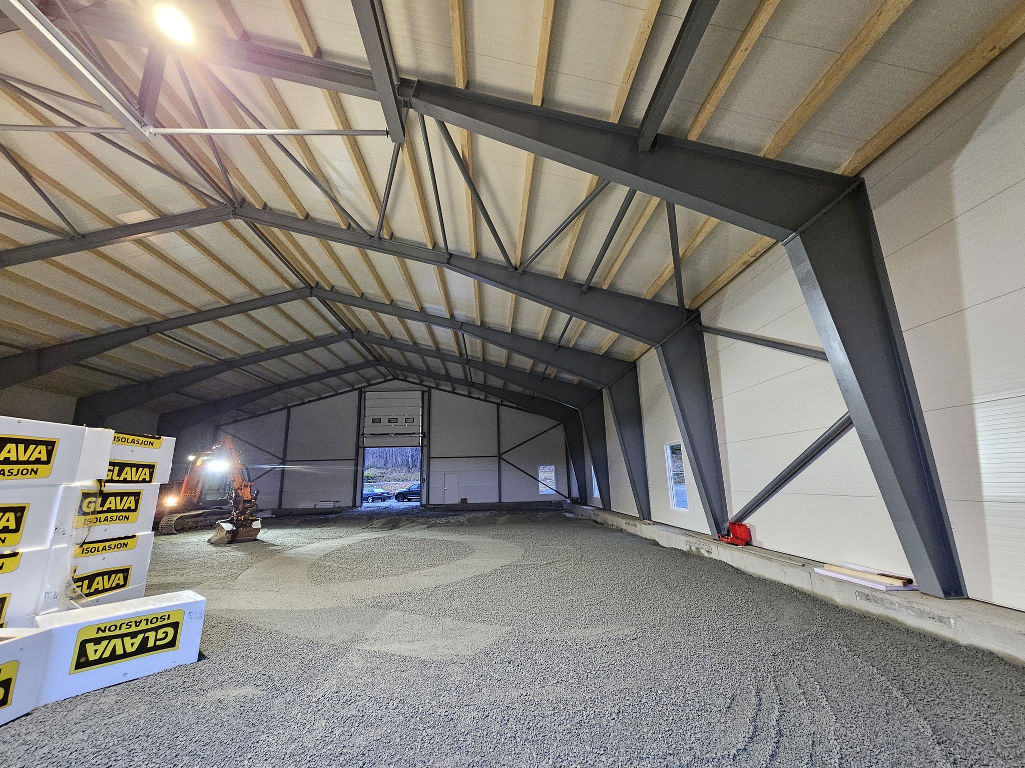 Flyhangar i Rørvik, Fjøssystemer Bygg