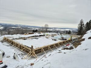 Frittstående tallefjøs med korntørke for Marte Sandø Lund. Betongarbeid av Isomur AS. Vikersund 2025