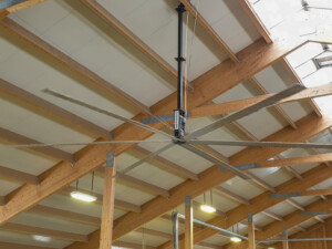 Helikoptervifter hos melkebonde Lars Lundem