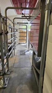 Installering av brukt Lely A4 hos Simen Bredesen og Hanna Kjærstad, mai 2025