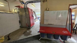 Installering av brukt Lely A4 hos Simen Bredesen og Hanna Kjærstad, mai 2025