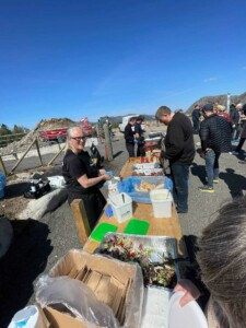 Fjøsåpning hos Tiril Jervidalo og Ole Rasmus Auestad i Noredalen på Sviland, mai 2025