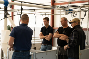 Slaktegrisfjøs hos Oleane og Ole Bjarne Enger. Betongspalt og talleløsning. Tangen 2025