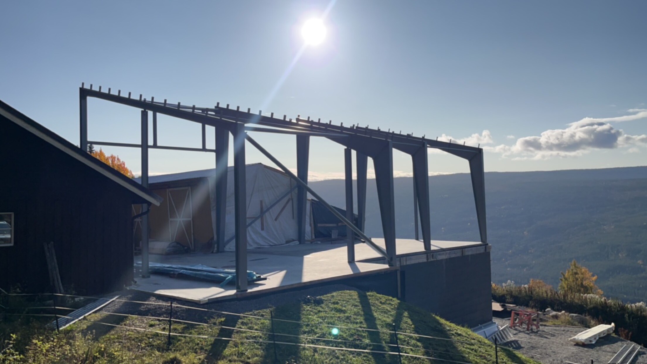 Vetle og Ole Vidar Liahagen på Torpo. Ål i Hallingdal, 2025