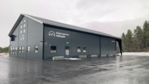 Kombinasjonsbygg for Elektroservice Hallingdal Installasjon AS. Oppført av Fjøssystemer Bygg. Geilo 2025