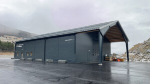 Kombinasjonsbygg for Elektroservice Hallingdal Installasjon AS. Oppført av Fjøssystemer Bygg. Geilo 2025