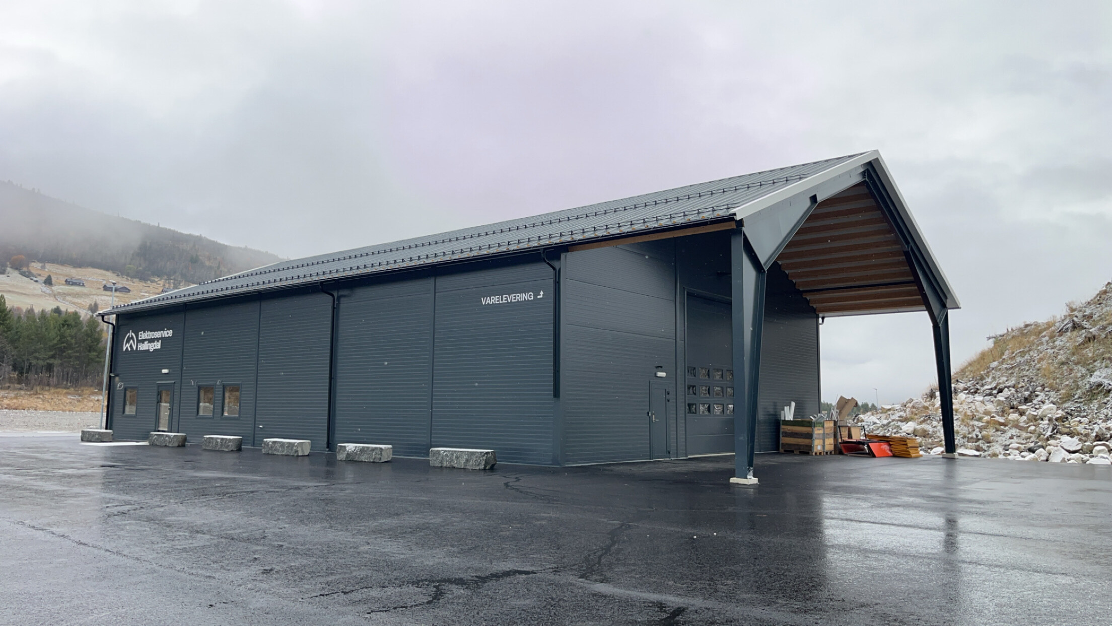 Kombinasjonsbygg for Elektroservice Hallingdal Installasjon AS. Oppført av Fjøssystemer Bygg. Geilo 2025
