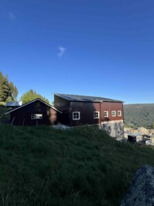 Vetle og Ole Vidar Liahagen på Torpo. Ål i Hallingdal, 2025