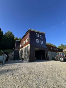 Vetle og Ole Vidar Liahagen på Torpo. Ål i Hallingdal, 2025