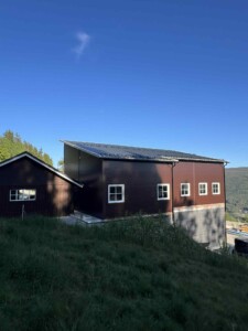 Vetle og Ole Vidar Liahagen på Torpo. Ål i Hallingdal, 2025