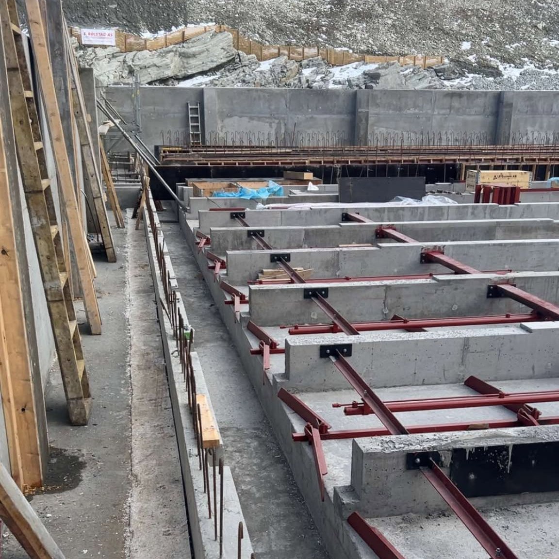 Møkkatrekk på Dalir. April 2025