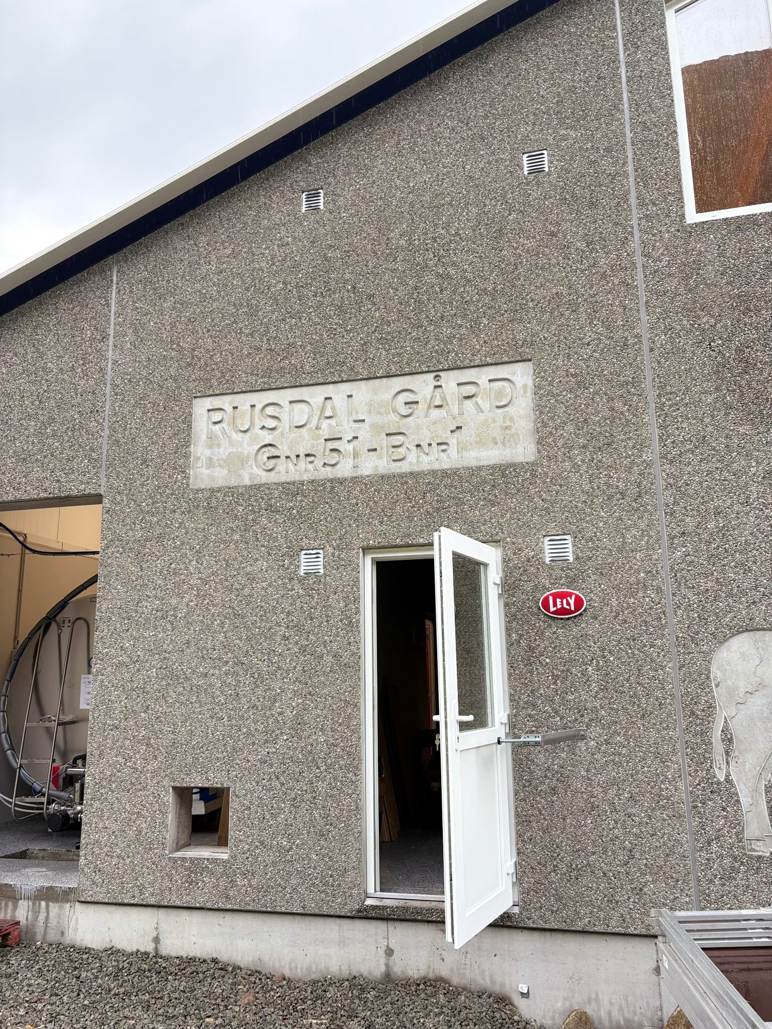 Oppstart nytt fjøs hos Kent Tore Rusdal. Hovsherad 2025