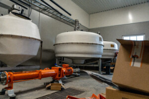 Montering av restløs våtfôringsanlegg med etetidsstyring hos Harald Bøhnsdalen, Leirsund 2025