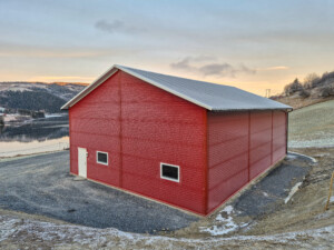 Lagerbygg hos Magne Stavenjord. Valdres, 2025. Fjøssystemer Bygg