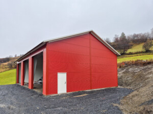 Lagerbygg hos Magne Stavenjord. Valdres, 2025. Fjøssystemer Bygg