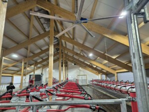 helikoptervifter og kubørster fra Agricow World. Magne Landrø og May Rita Olsen. Lensvik, desember 2025.